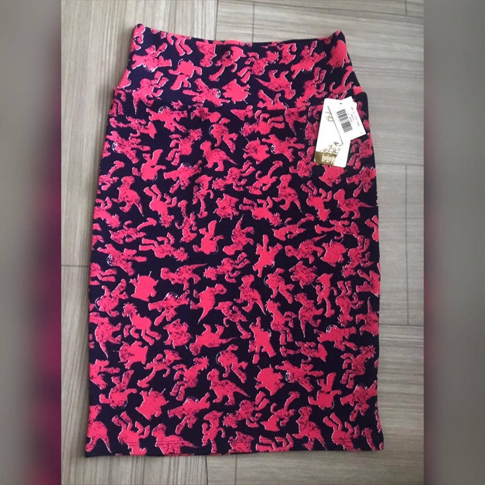 Disney LulaRoe Cassie skirt. Pencil skirt style. Waist 26”- 29”. Hips 33”- 35”